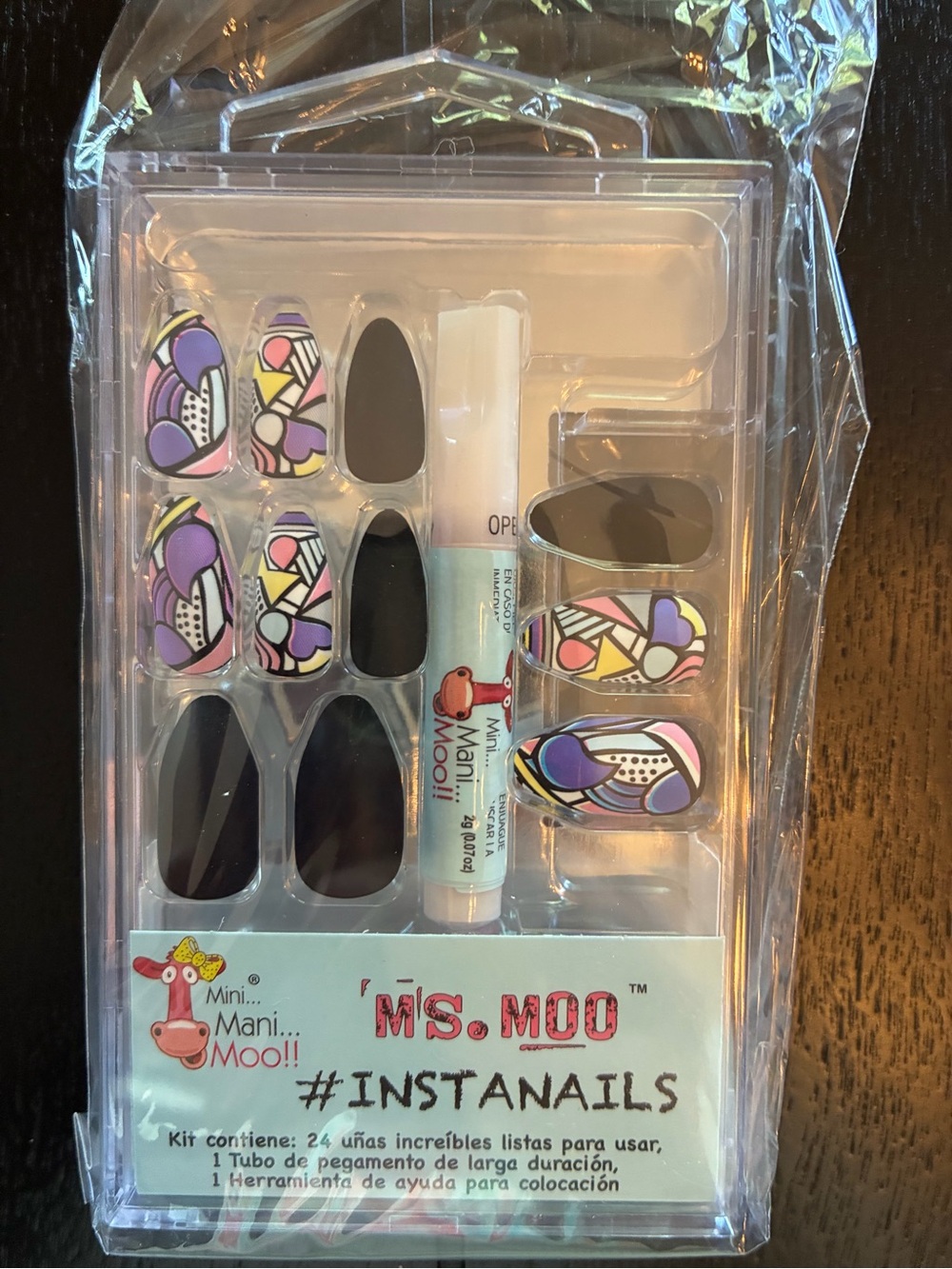 Mini Mani Moo MS. MOO Press-On Nails – Black & Pop Art Design